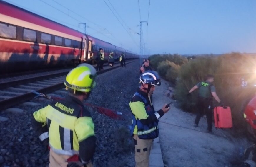 Rescaten 305 viatgers de l’AVE Barcelona-Madrid atrapats a Saidí per culpa de l’apagada