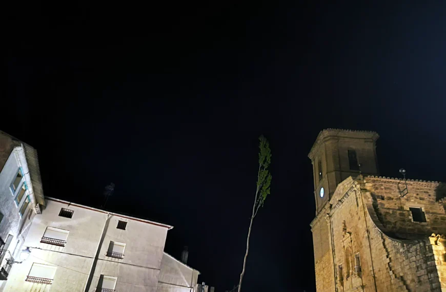 Camporrells celebra la tradicional Plantada del Mai