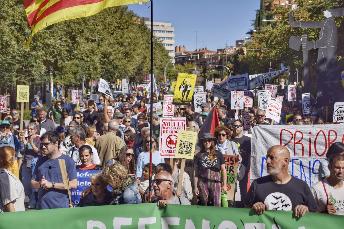 Massiva mobilització a Lleida contra els macroprojectes energètics que posen en risc el territori