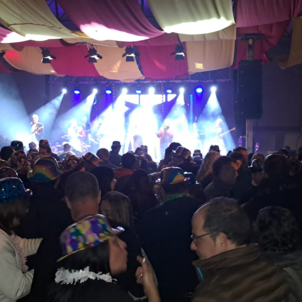 Troben mort un home després d’apunyalar un músic a la nit de Cap d’Any anticipada de Santisteve