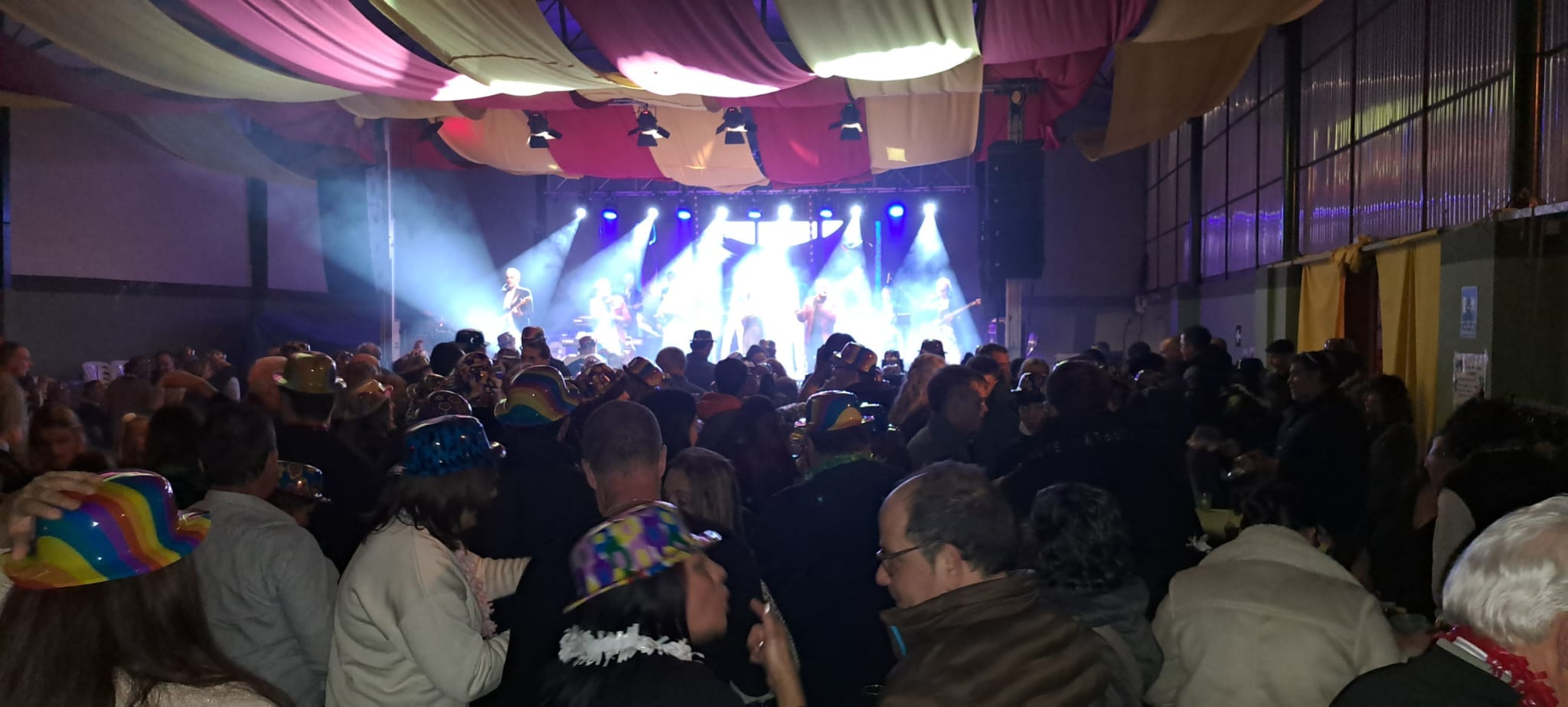 Troben mort un home després d’apunyalar un músic a la nit de Cap d’Any anticipada de Santisteve