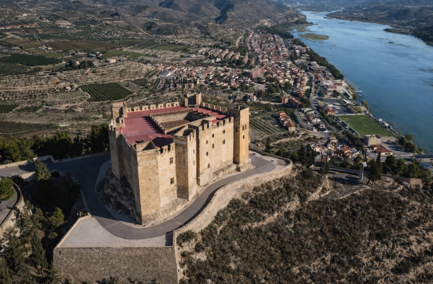 L’Ajuntament de Mequinensa aprova la compra del Castell en el pressupost de 2026