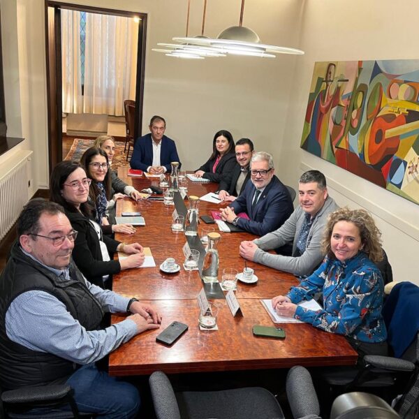 Ajuntaments de la Franja elaboraran una proposta per a reforçar el tren entre Lleida i Montsó