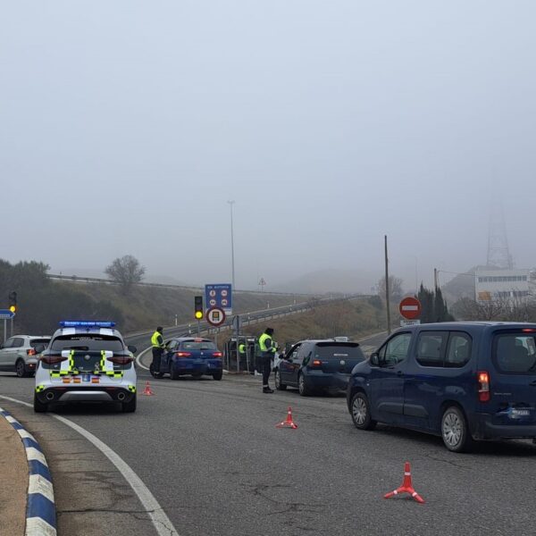 Un investigat a Tamarit per anar a 184 km/h i dos detinguts a Fraga per conduir sense carnet