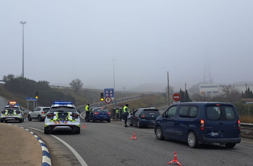 Un investigat a Tamarit per anar a 184 km/h i dos detinguts a Fraga per conduir sense carnet