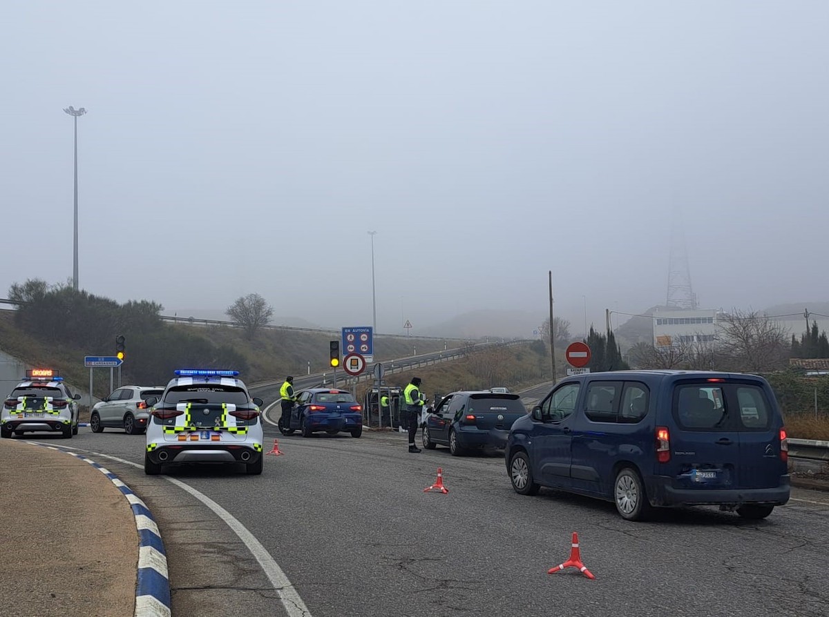 Un investigat a Tamarit per anar a 184 km/h i dos detinguts a Fraga per conduir sense carnet