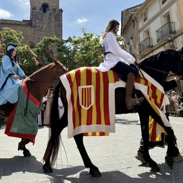 Entre llibres i roses: així s’ha viscut Sant Jordi a la Franja
