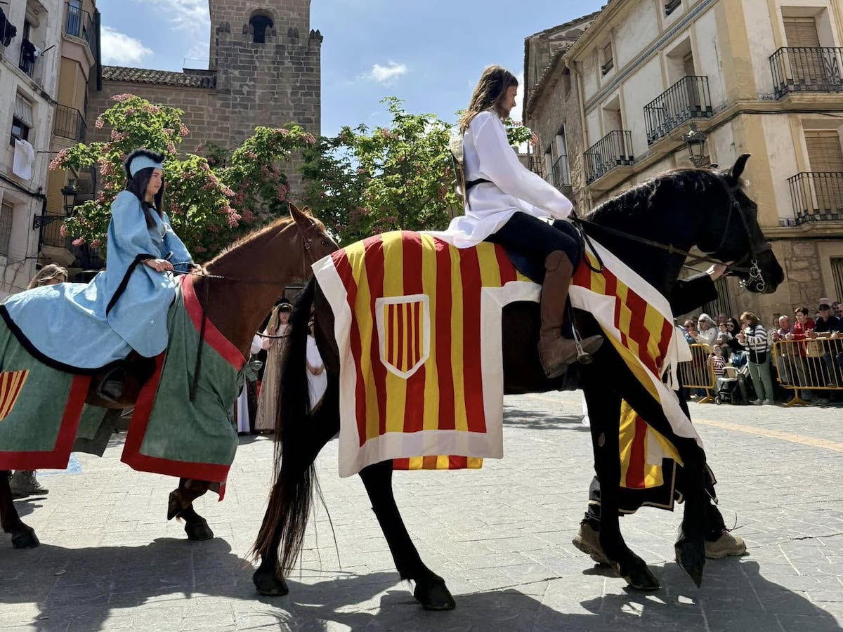 Entre llibres i roses: així s’ha viscut Sant Jordi a la Franja