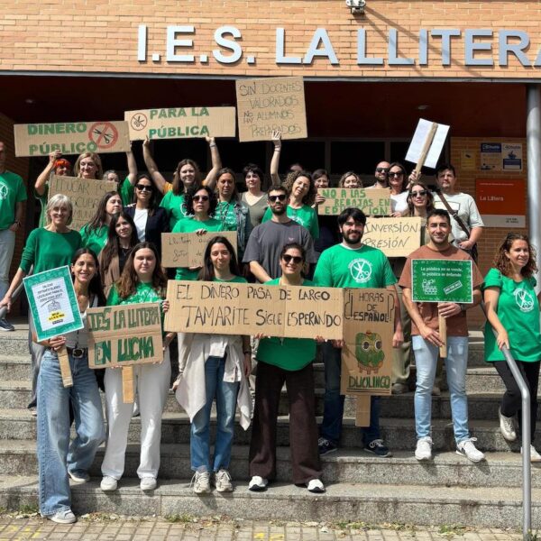 Lo professorat de l’IES La Llitera secunde la vaga educativa per un “ensenyament de qualitat”