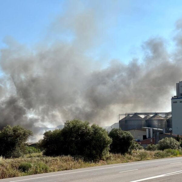 Demanen una «investigació exaustiva» per l’incendi a la planta de reciclatge de Fraga