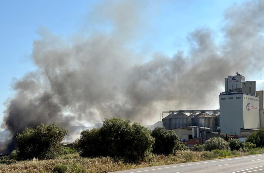 Demanen una «investigació exaustiva» per l’incendi a la planta de reciclatge de Fraga
