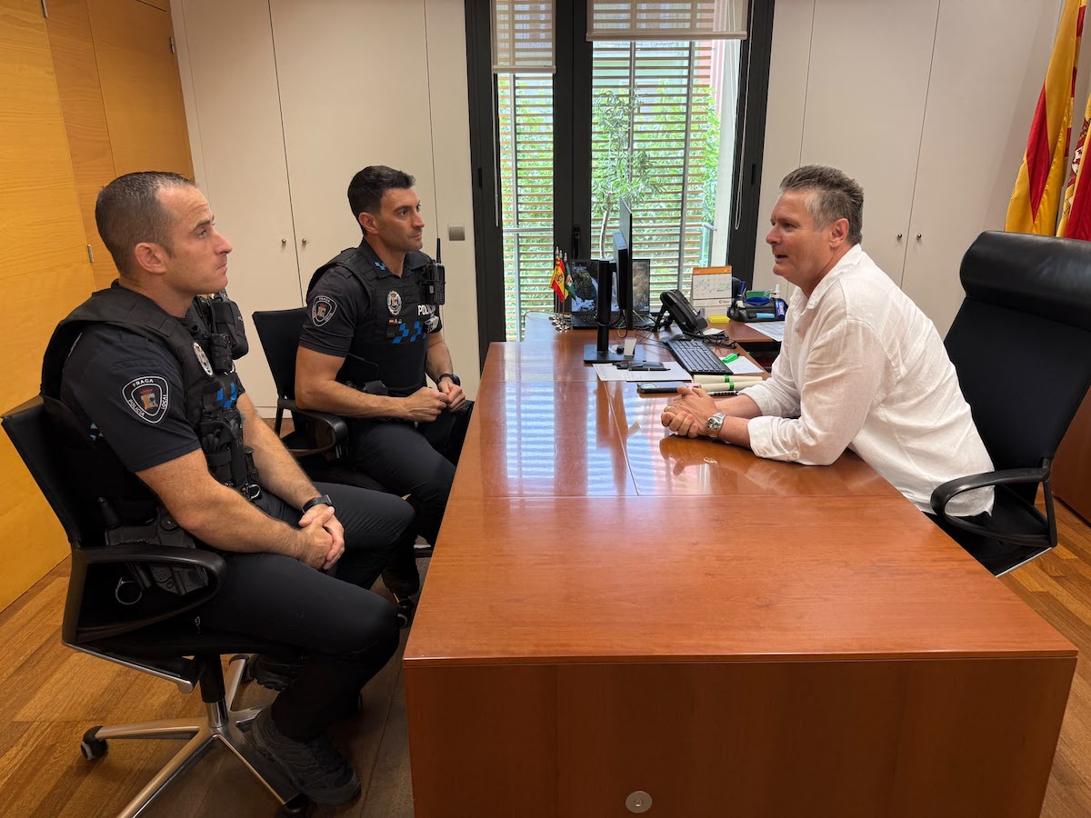 L’Ajuntament de Fraga reconeix los mèrits dels dos policies que van salvar la vida d’un home