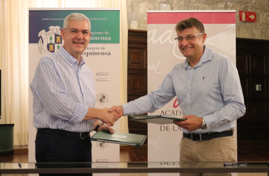 Mequinensa i l’Acadèmia de la Llengua signen un conveni per a impulsar l’ús del català