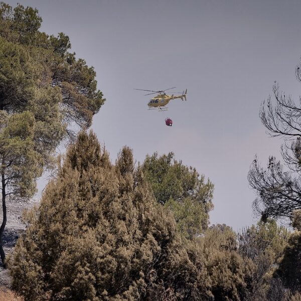 Tres bombers ferits durant les tasques d’extinció de l’incendi de Pena-roja de Tastavins