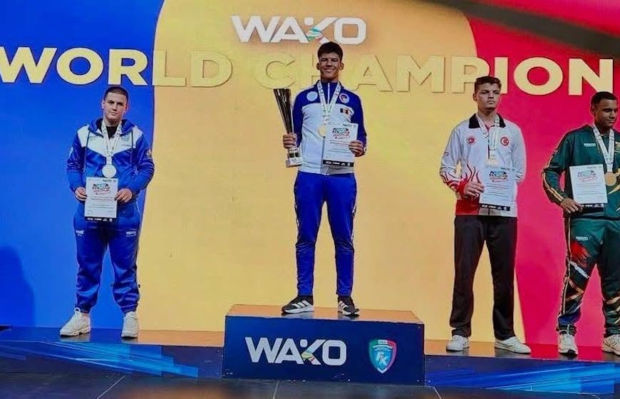 Lo tamarità Robert Mironescu, campió del món de kickboxing en categoria júnior