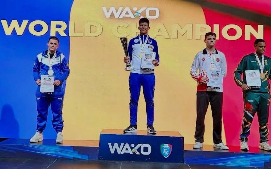 Lo tamarità Robert Mironescu, campió del món de kickboxing en categoria júnior